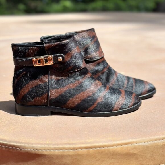 Vince Camuto Signature Bootie Cowhide (Hair-on) Size 6.5 - Picture 1 of 6
